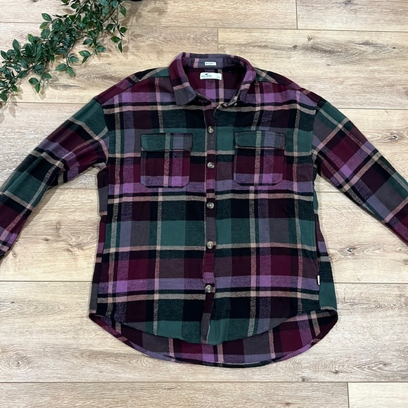 Hollister Jackets & Blazers - Pockets! Hollister boyfriend fit button up plaid flannel Shacket size large EUC